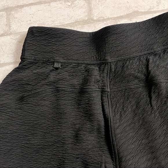 NEW Lululemon Can You Feel The Pleat Crop *21" size 4 - Picture 4 of 8